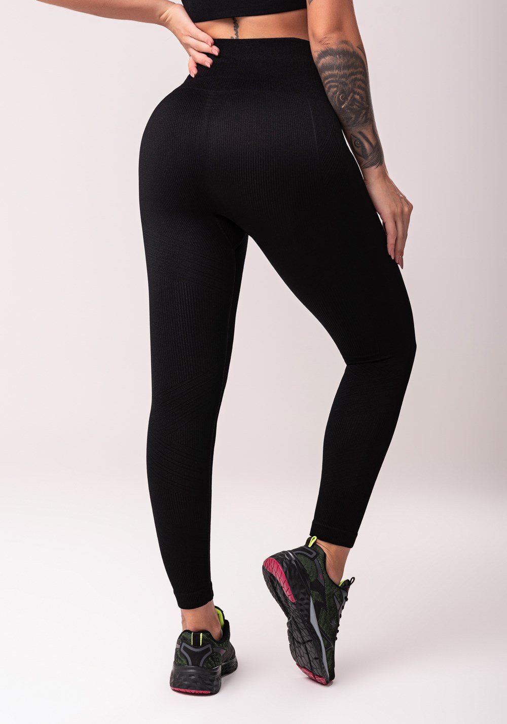 Legging fitness feminina preto com recorte canelado seamless
