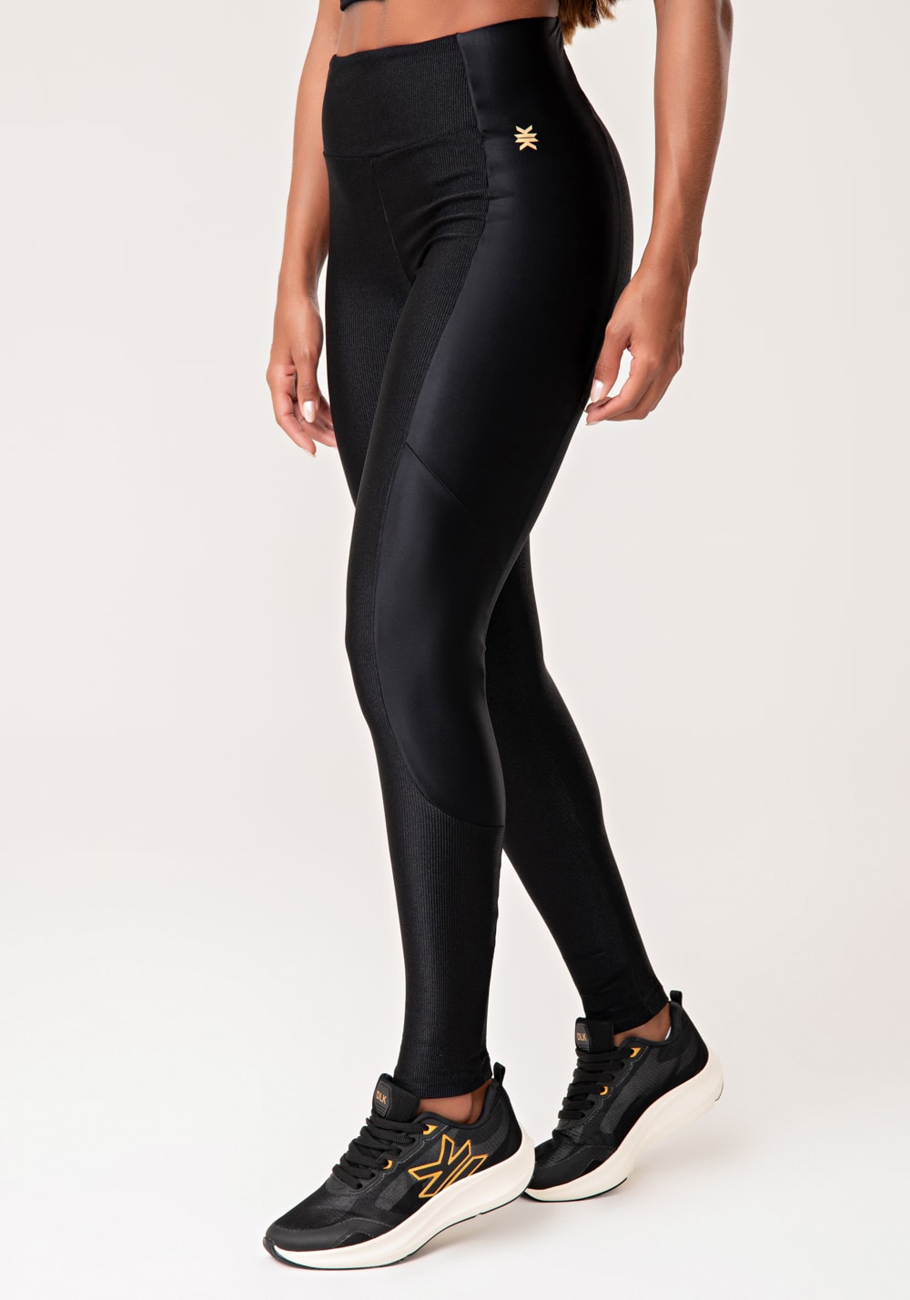 Legging fitness feminina preto com detalhe canelado lush