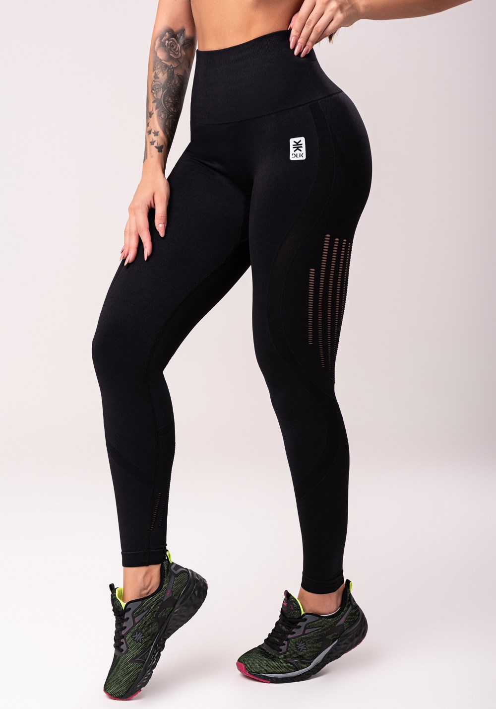 Legging fitness feminina preto com recorte modelador seamless