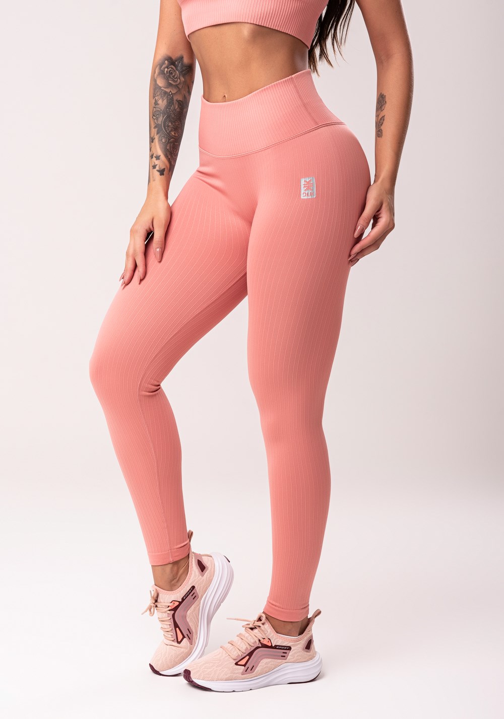 Legging fitness feminina rosé com cós alto e detalhe em v seamless