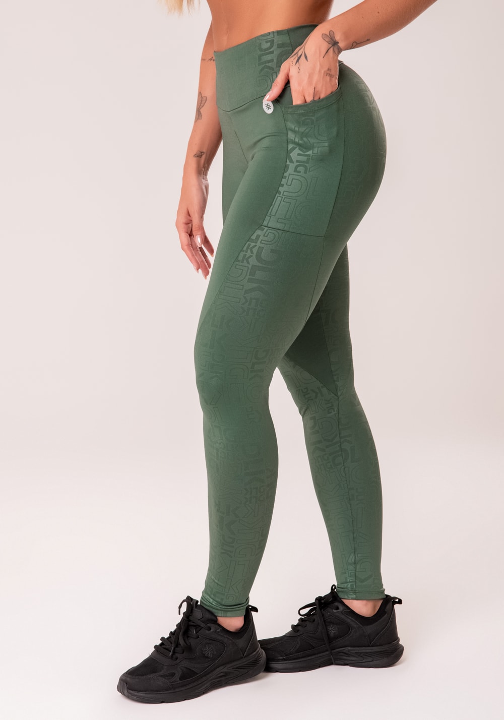 Legging fitness feminina verde com bolsos logomania reflections