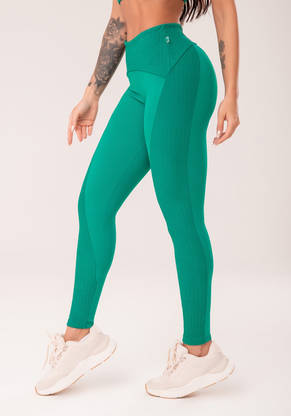 Legging fitness feminina verde com recortes harmony