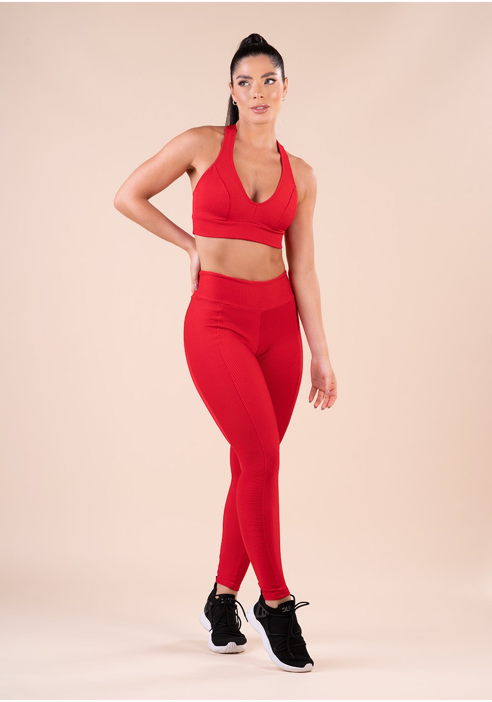 Legging fitness feminina vermelha canelada com recorte action