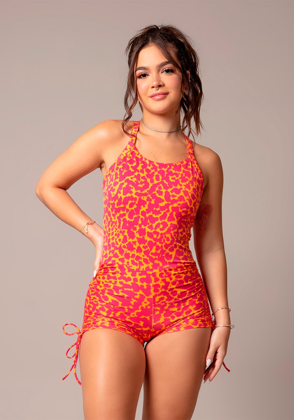 Macacão curto fitness feminino euphoria com franzido e amarração estam
