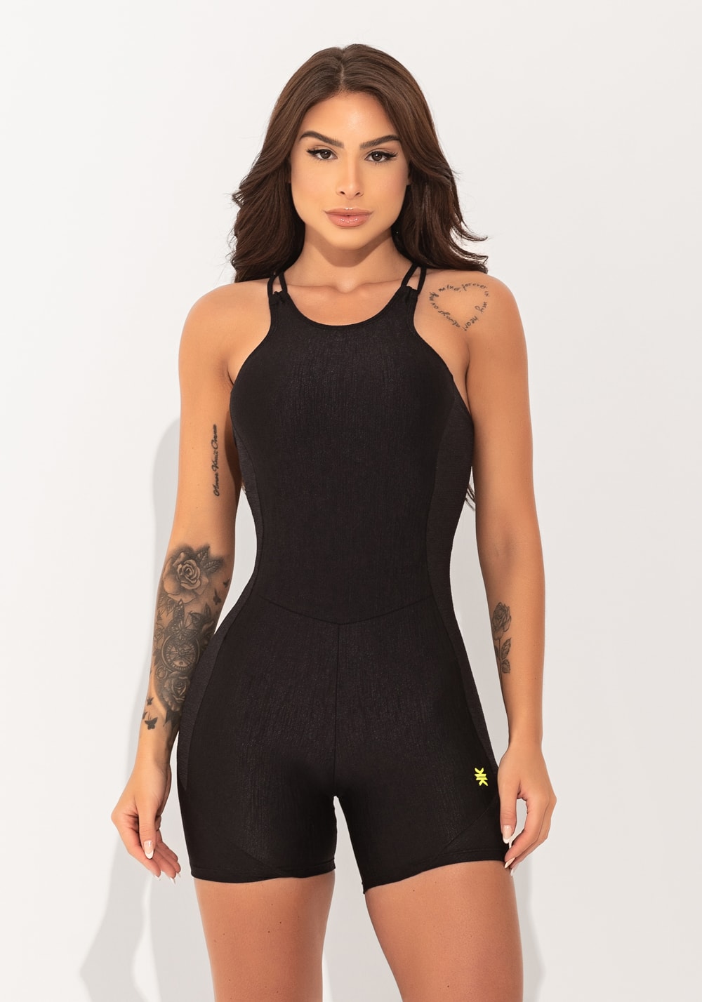 Macacão curto fitness feminino preto texturizado com alças cruzadas ...