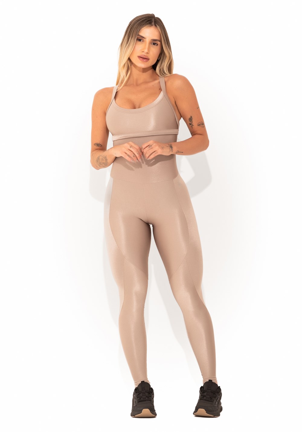 Macacão fitness feminino nude canelado com recortes elegance