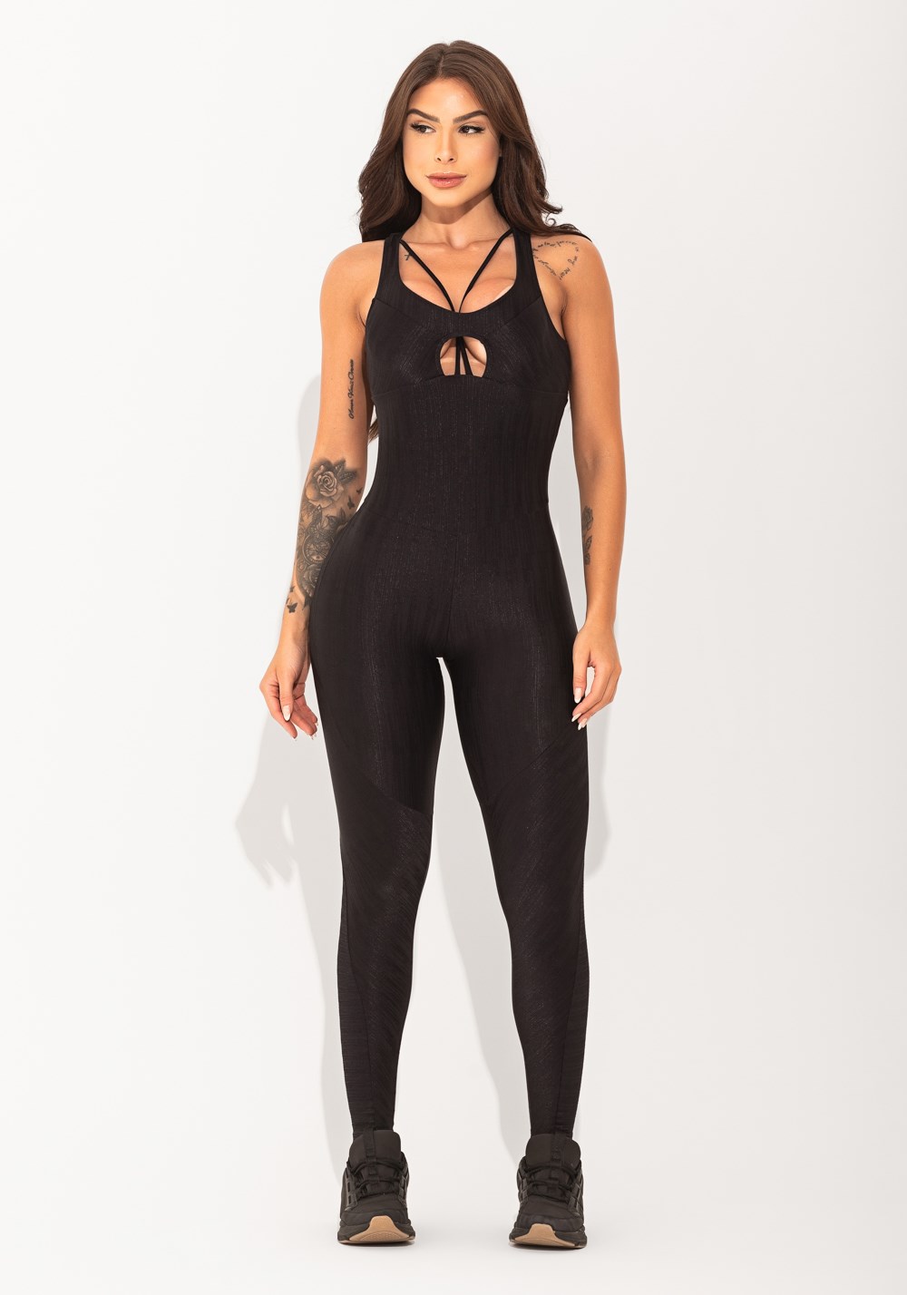 Macacão fitness feminino preto texturizado cut-out com recortes elegan