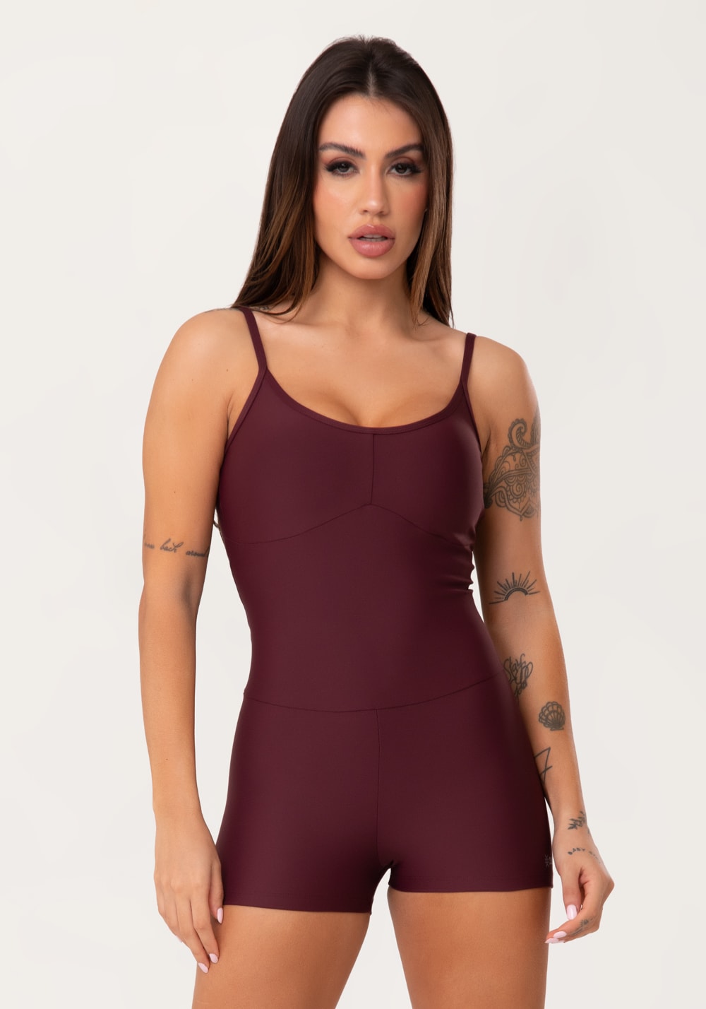 Macaquinho fitness feminino curto vinho aura