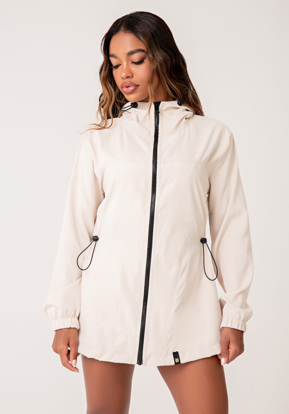 Parka feminina off white com capuz lush