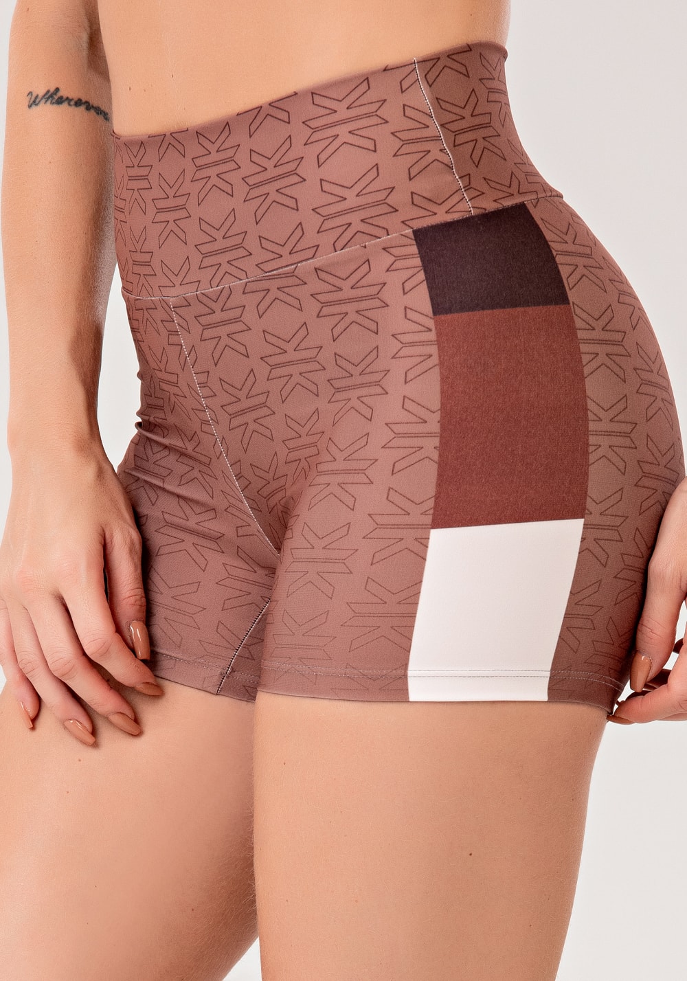 Short fitness feminino estampado motivation marrom printed mousse