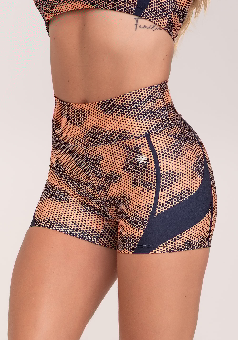 Short fitness feminino estampado racing laranja printed