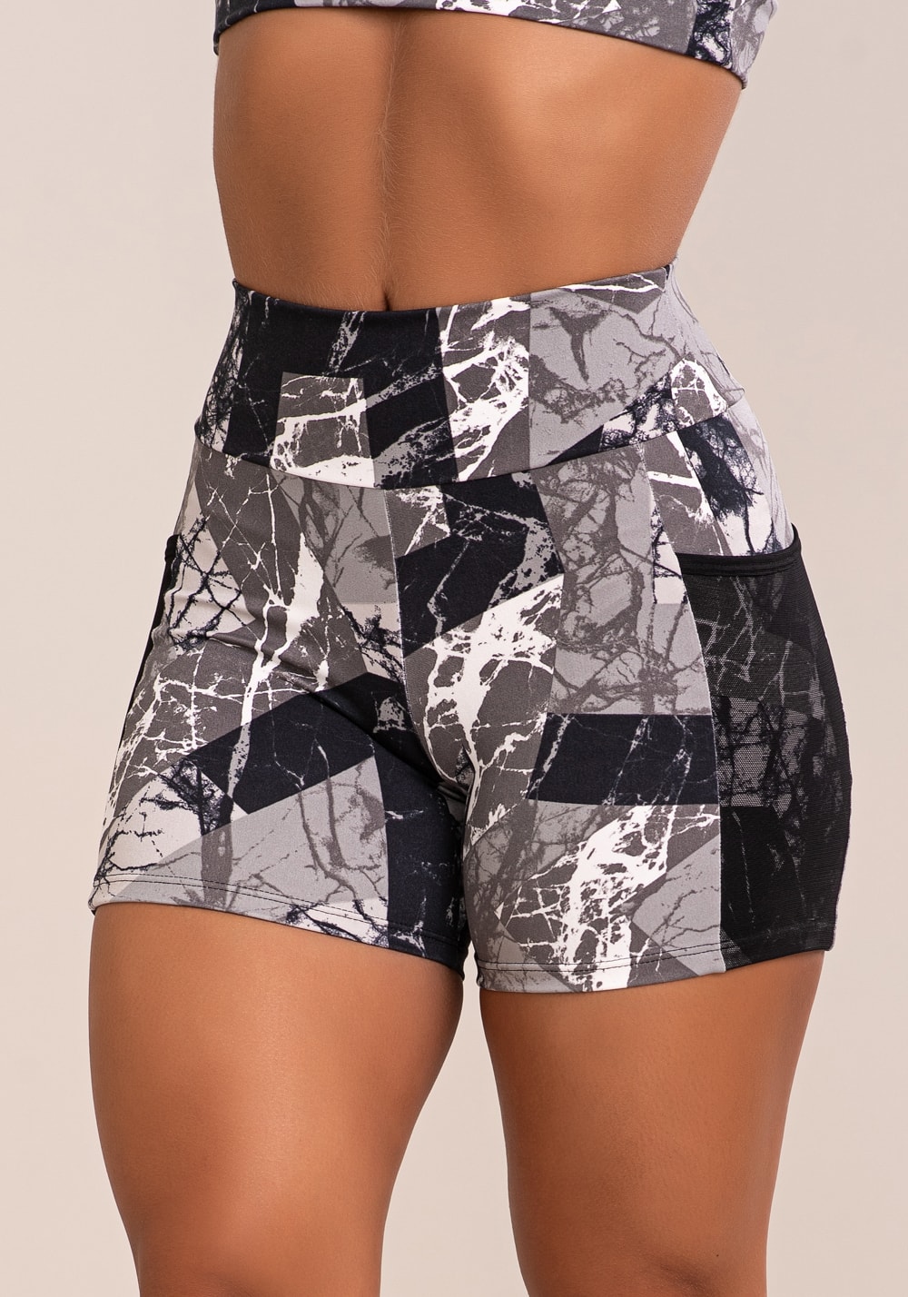 Short fitness feminino euphoria com bolso e tule estampa abstract