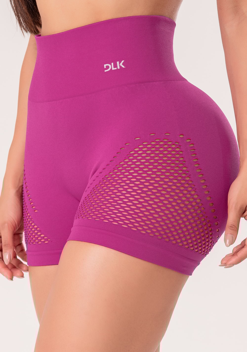 Short fitness feminino fúcsia com tela e modela bumbum seamless+
