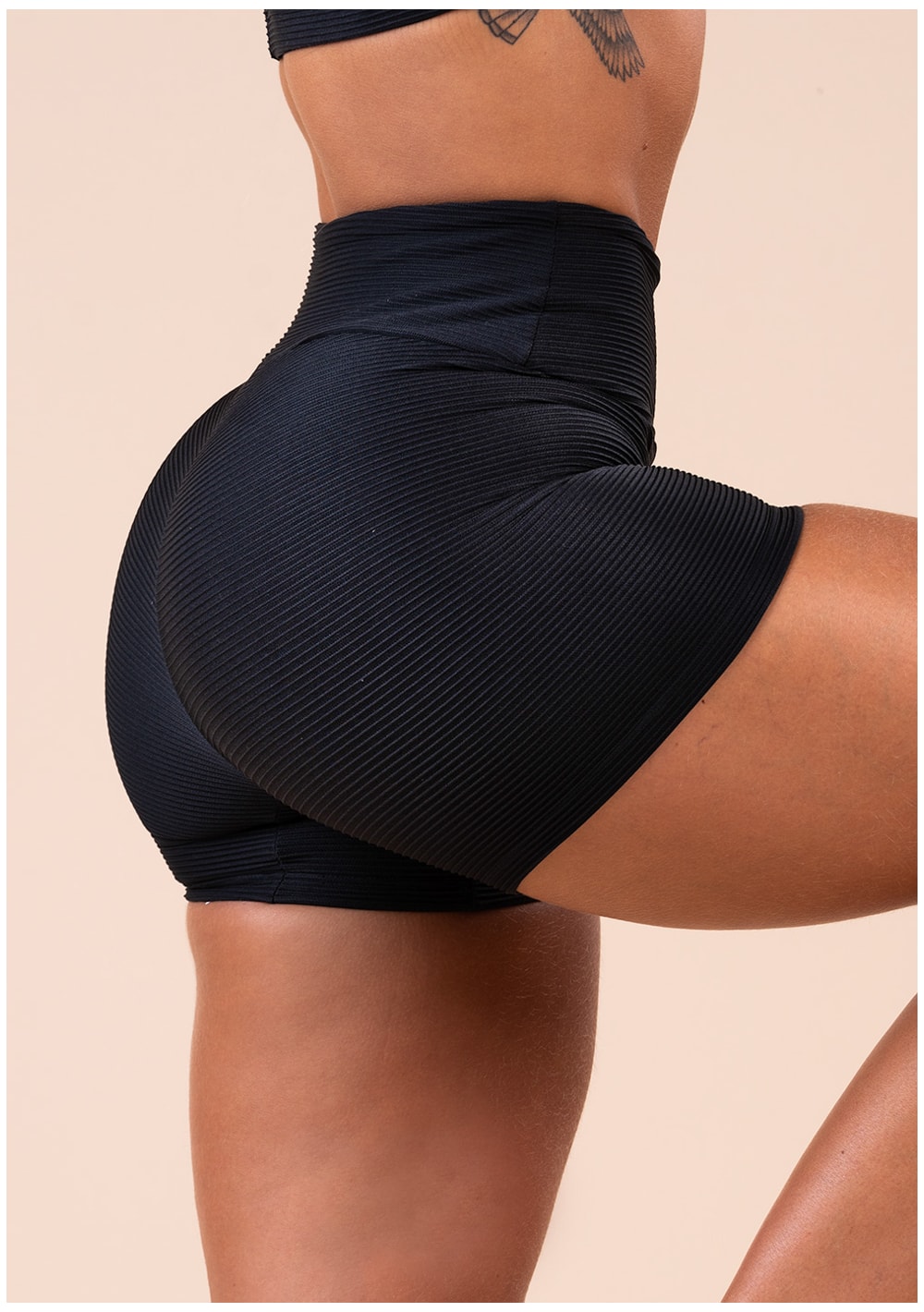 Short fitness feminino preto canelado action dlk
