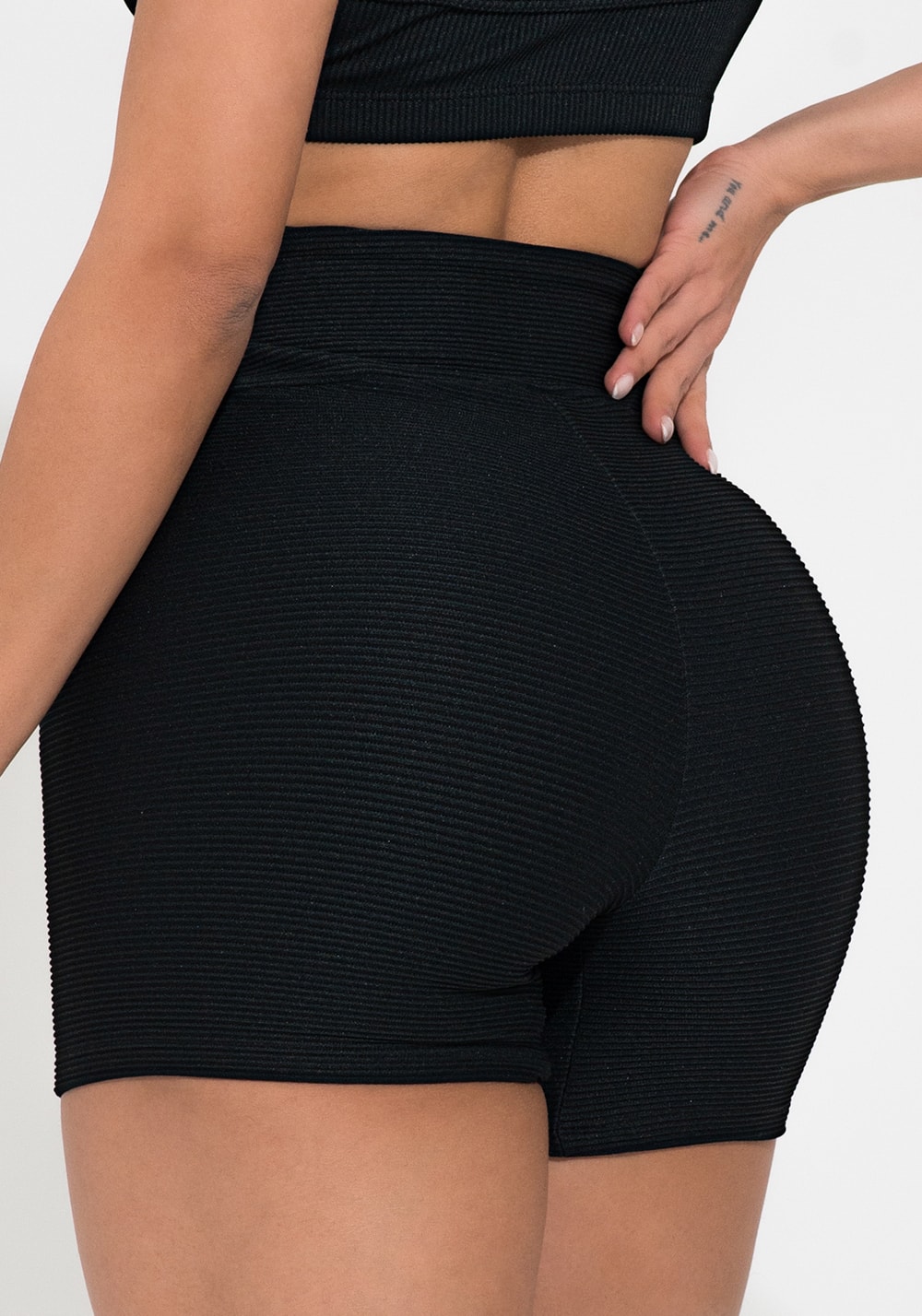 Short fitness feminino preto canelado com cadarço action dlk