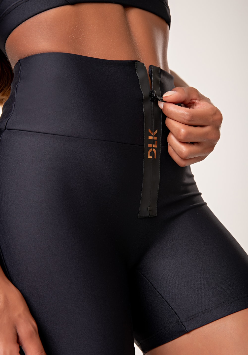 Short fitness feminino preto com zíper emborrachado lush dlk