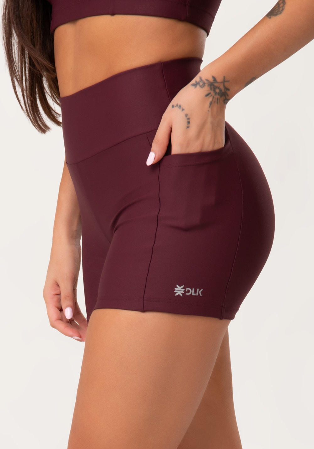 Short fitness feminino vinho com bolsos aura dlk