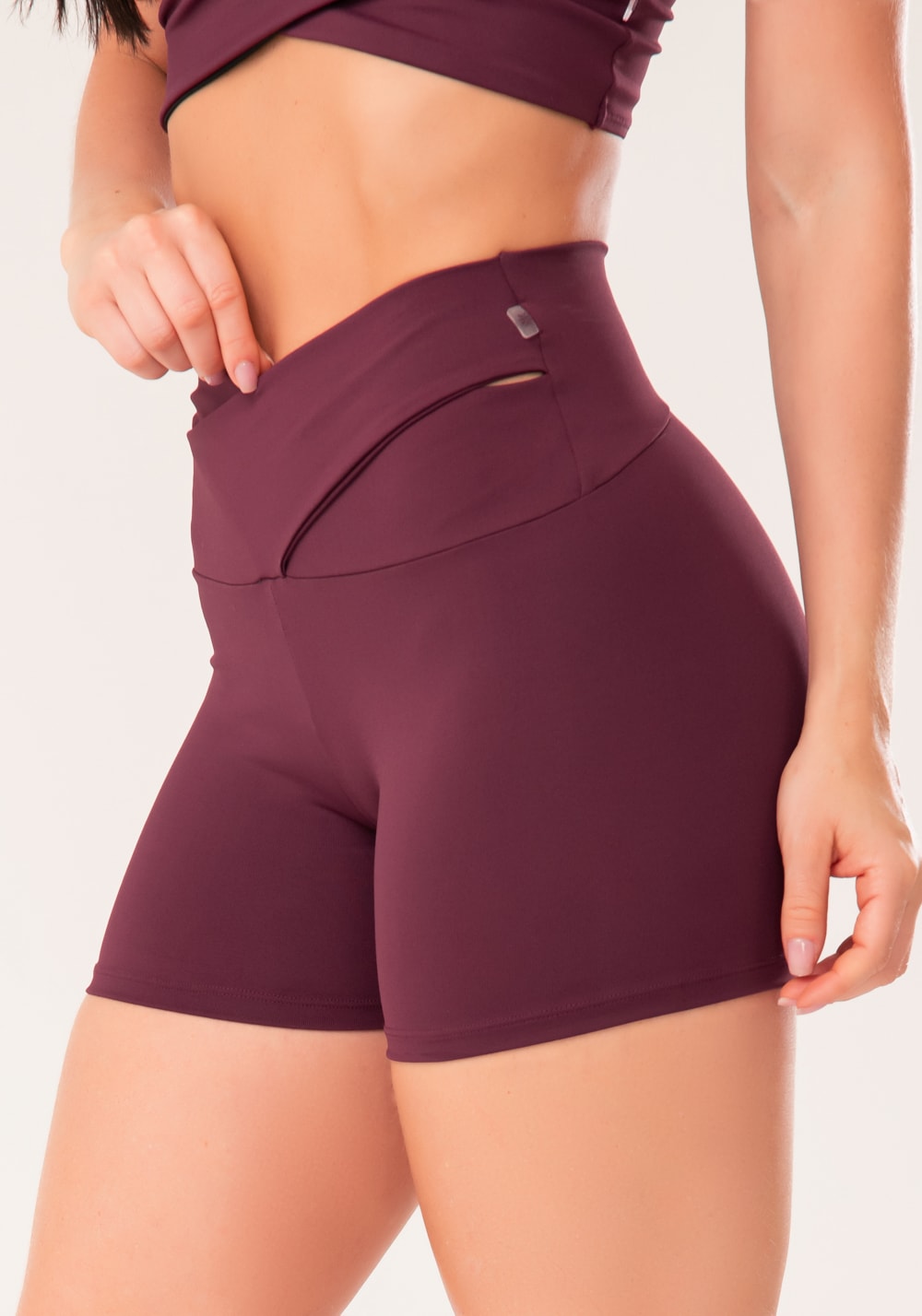 Short fitness feminino vinho com cós transpassado harmony