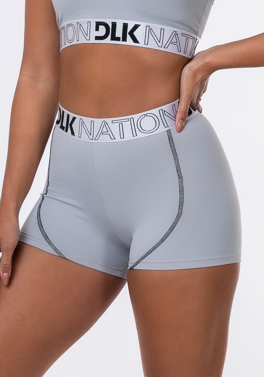 Short nation com elástico na cintura prata dlk