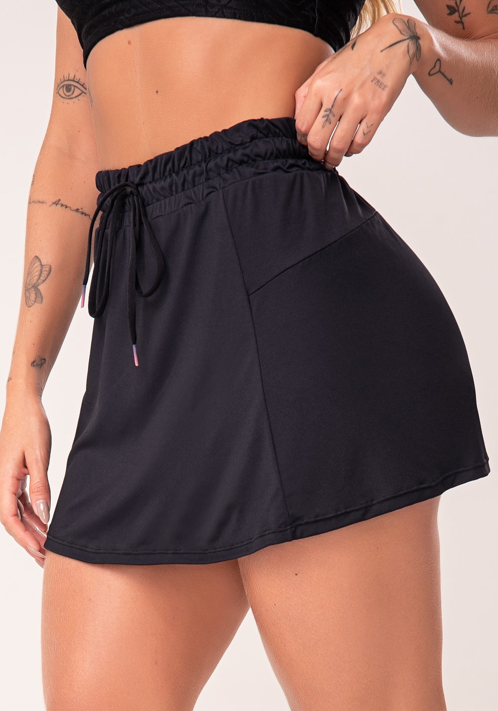 Short saia feminino preto com cadarço flow