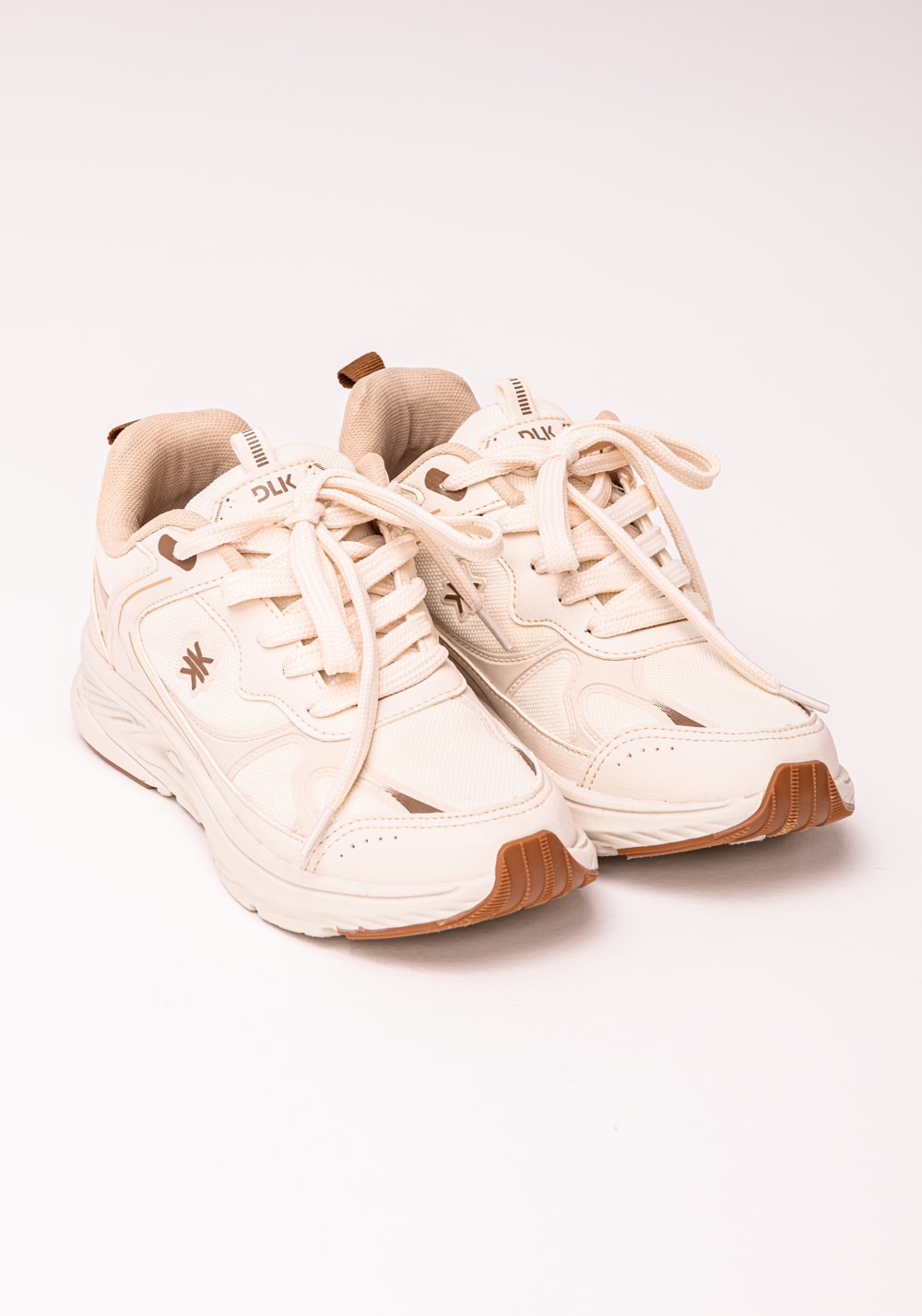 Tênis esportivo chunky feminino off white e caramelo dlk