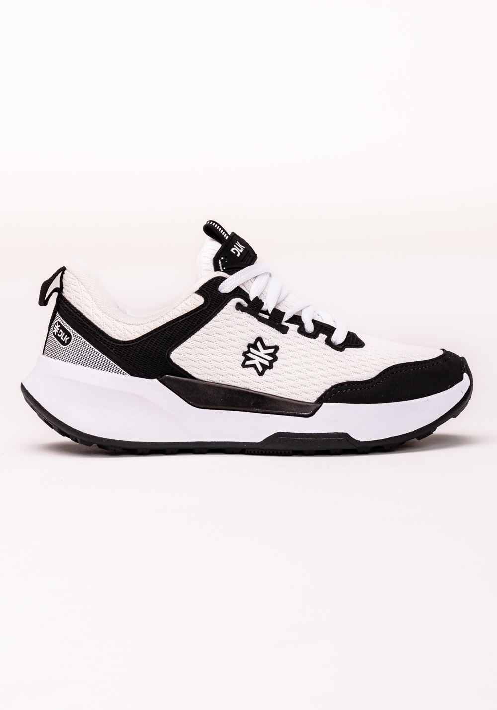 Tênis esportivo feminino sola alta branco e preto dlk