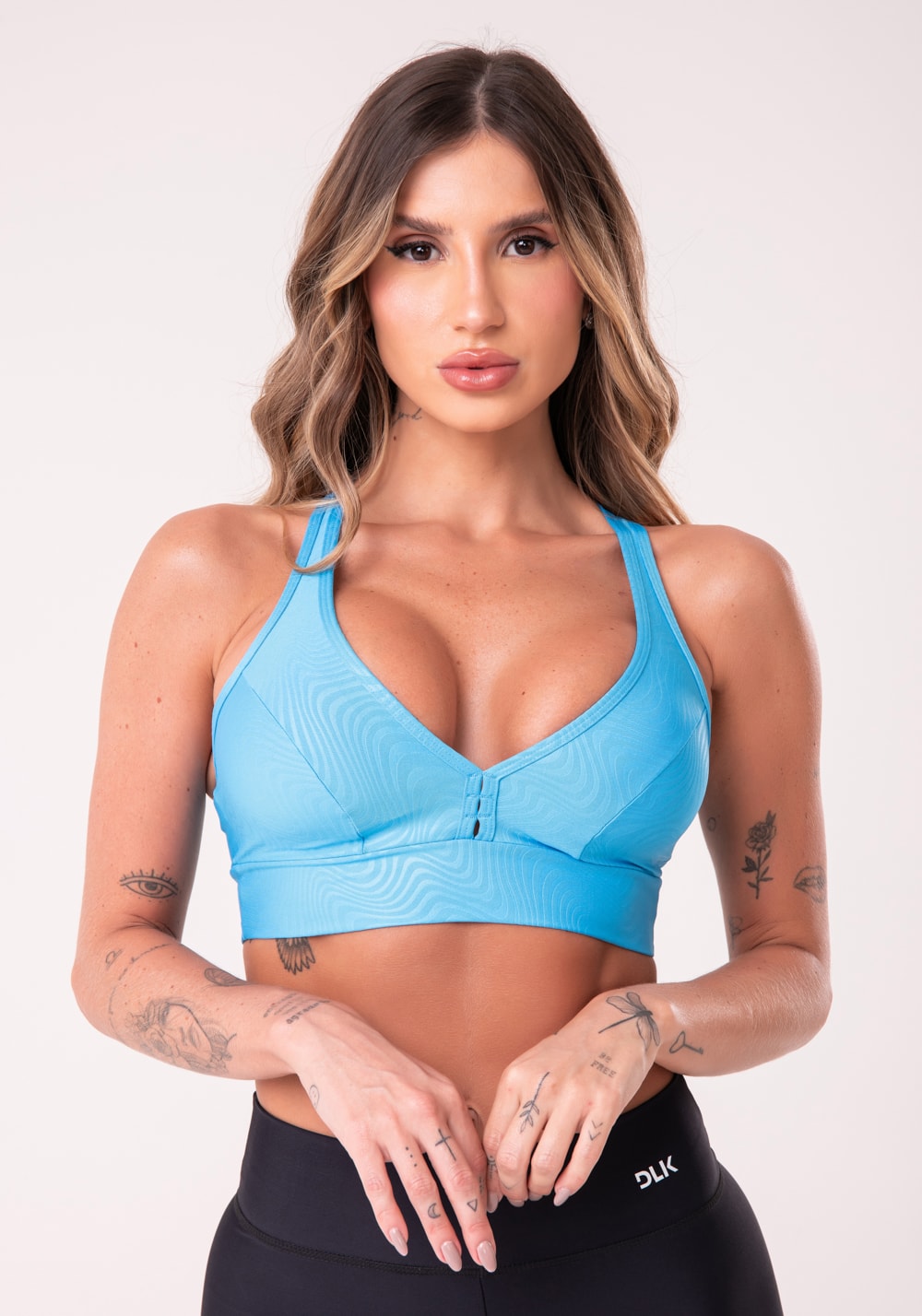 Top com bojo shine azul texturizado ondas com alças cruzadas