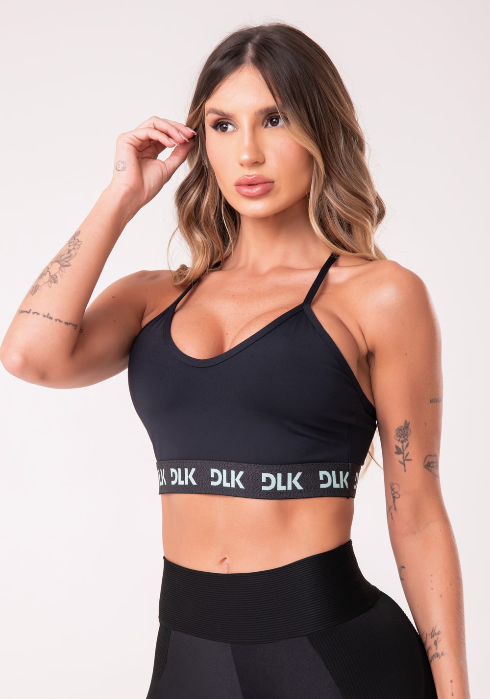 Top de alcinha com elástico na base preto com verde