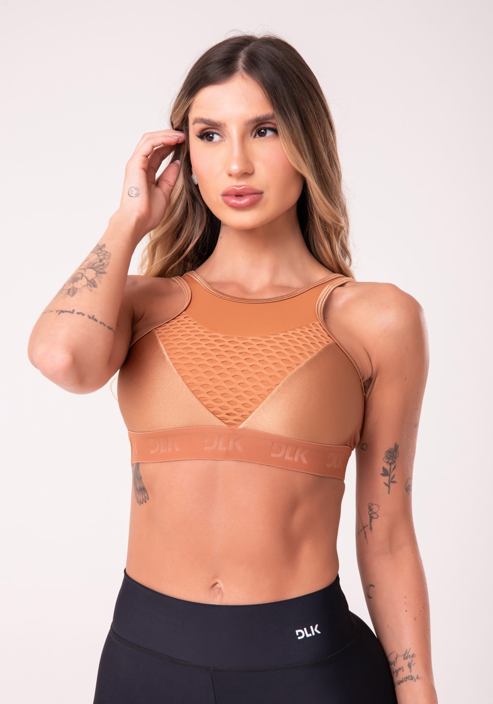 Top fitness energy com decote em tela amêndoa dlk