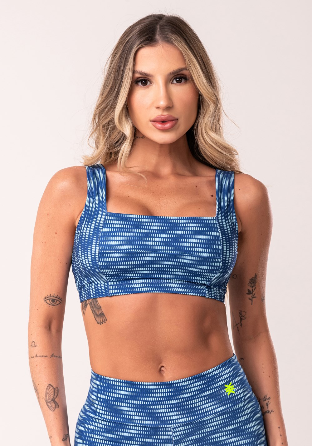 Top fitness feminino azul decote reto estampado zig zag waves euphoria