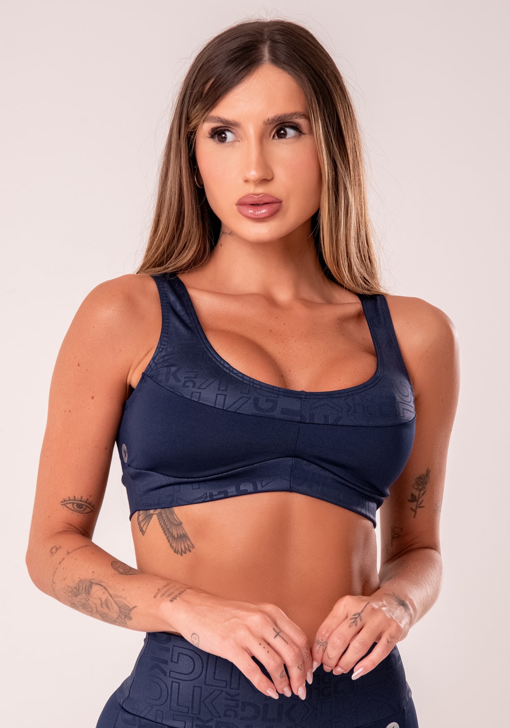 Top fitness feminino azul marinho com recortes logomania reflections