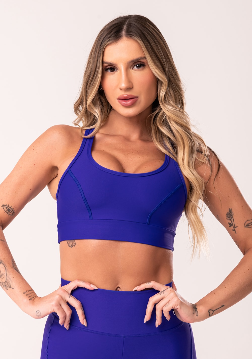 Top fitness feminino azul royal com recortes básico dlk