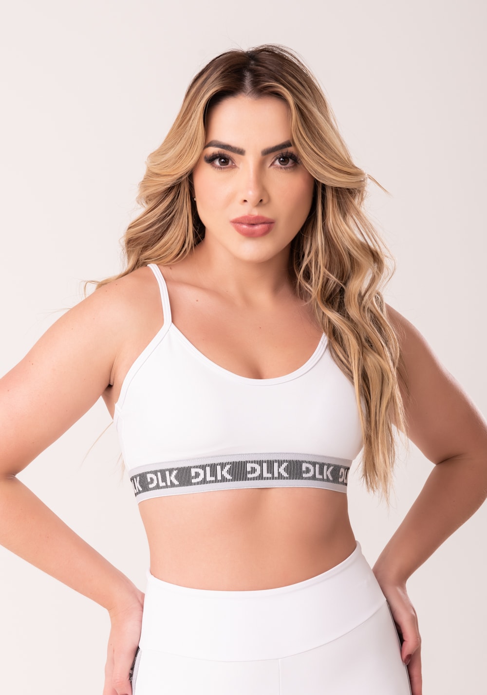 Top fitness feminino branco com bojo e elástico canelado intense