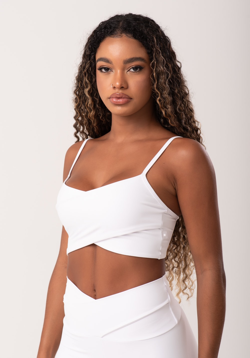 Top fitness feminino branco transpassado new age