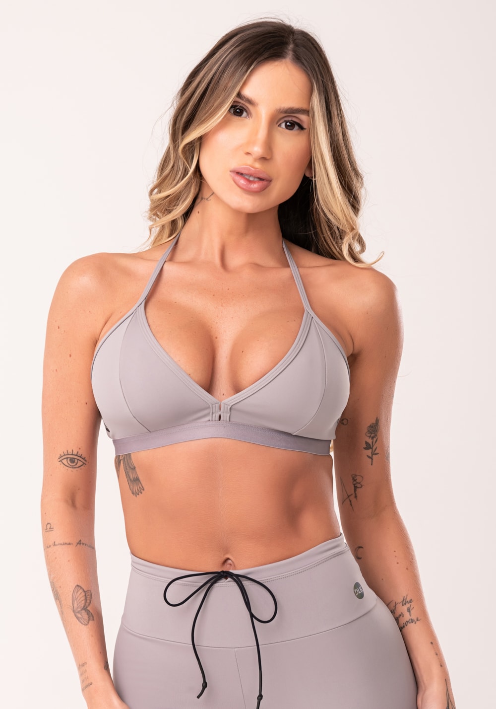 Top fitness feminino cinza com bojo e alças finas oasis