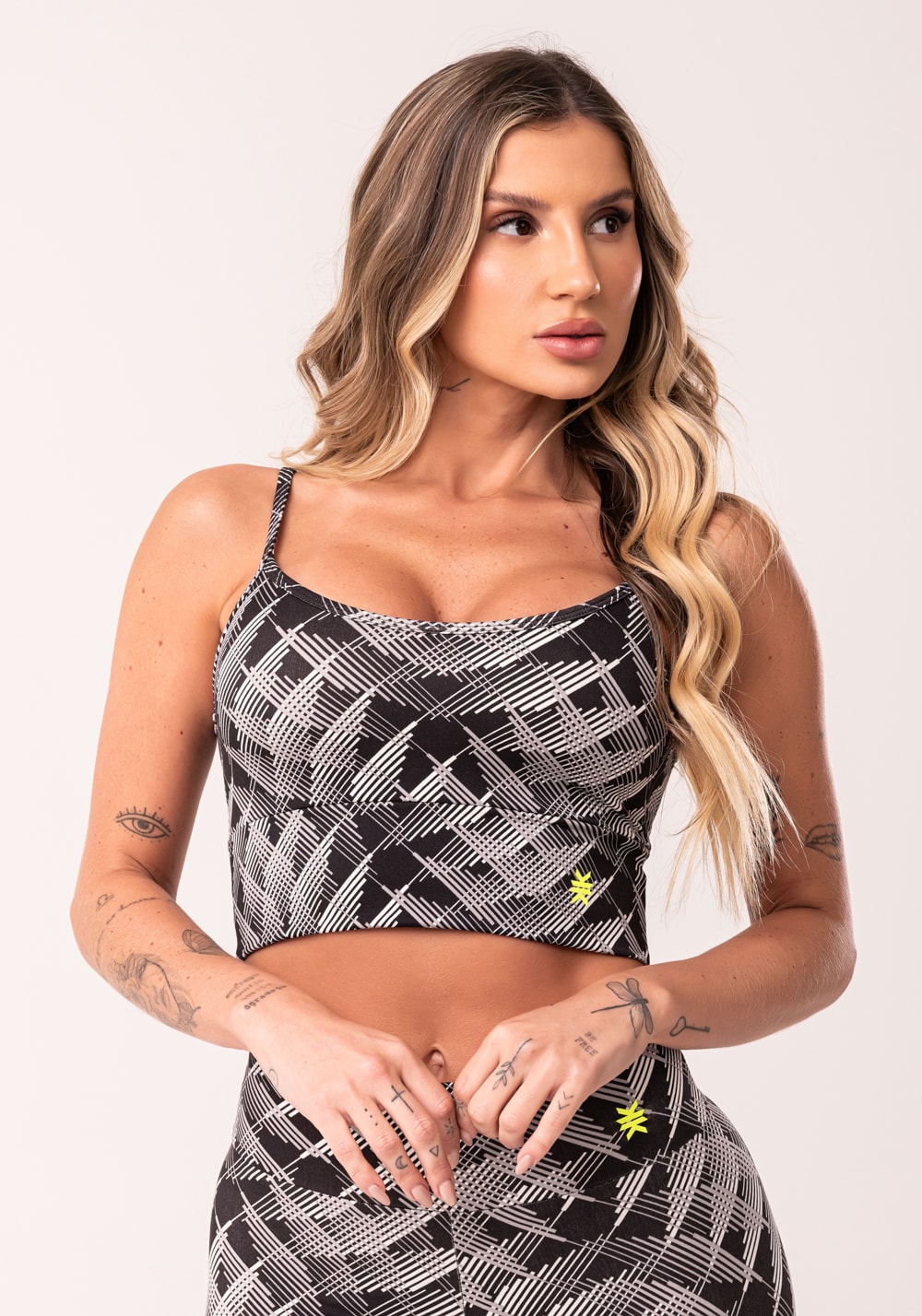 Top fitness feminino cinza com bojo estampado abstract lines euphoria