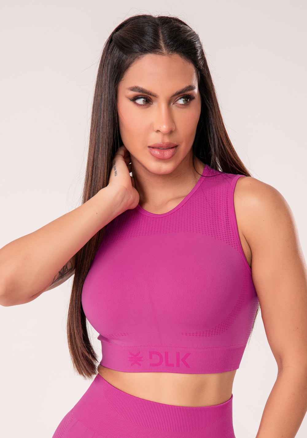 Top fitness feminino fúcsia texturizado com detalhe vazado seamless+
