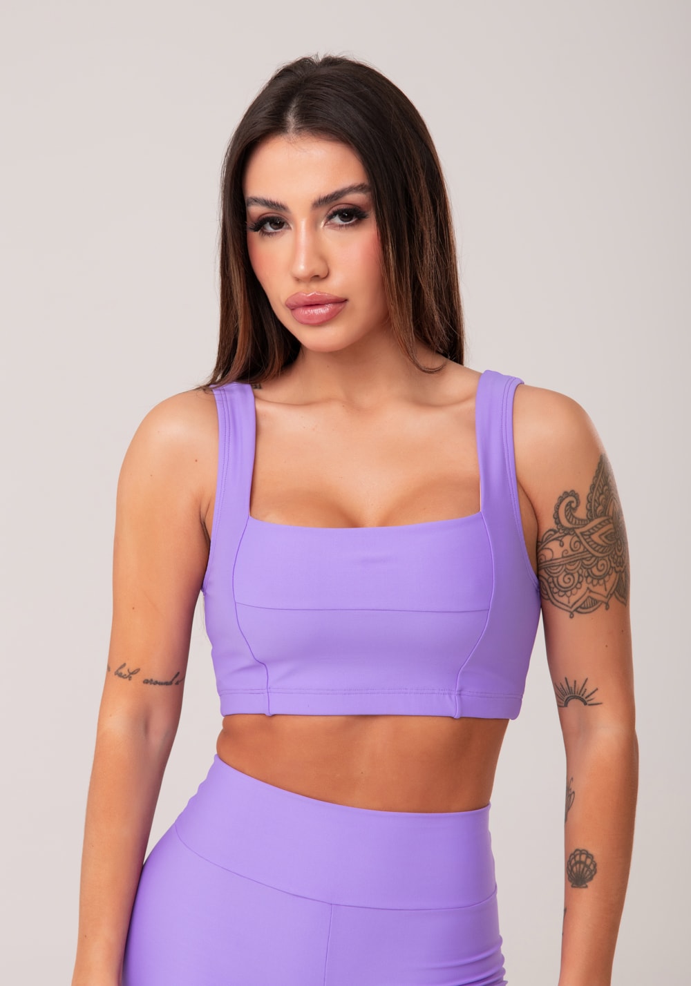 Top fitness feminino lavanda decote reto com recortes aura