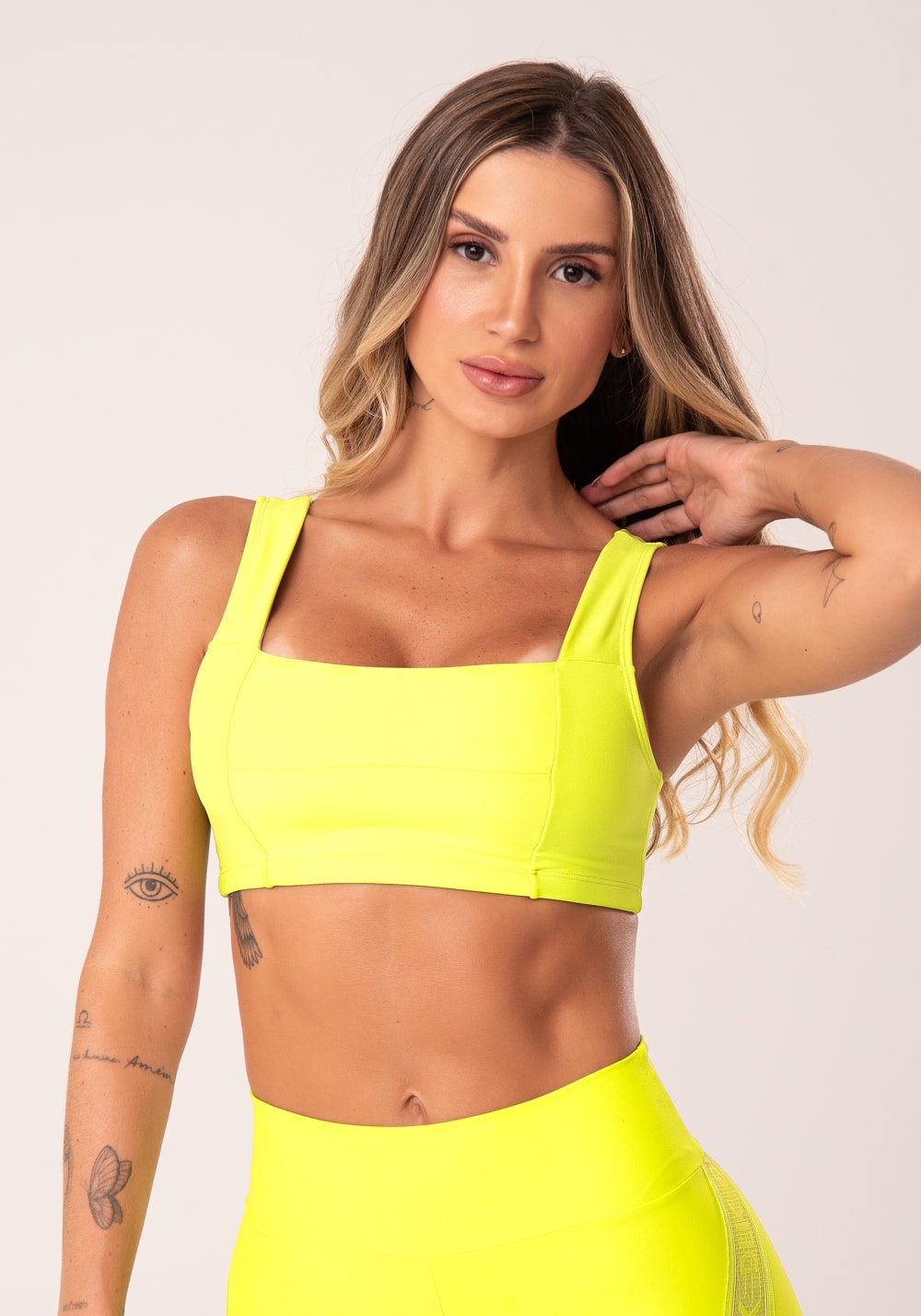 Top fitness feminino lima com decote reto e recortes action