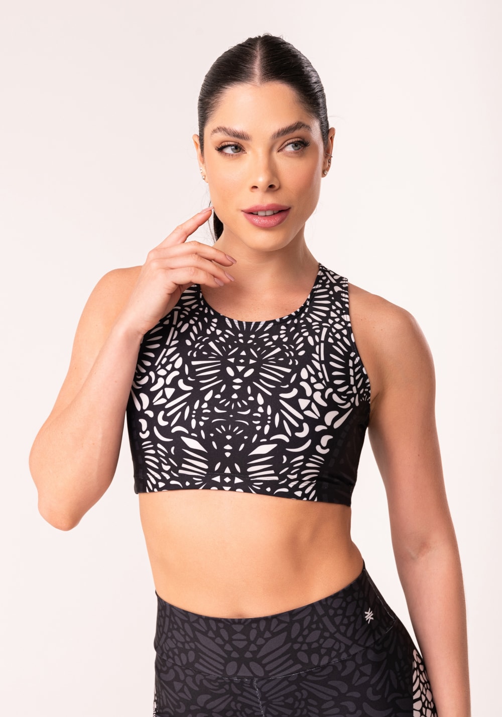 Top fitness feminino nadador arabesco preto e nude printed