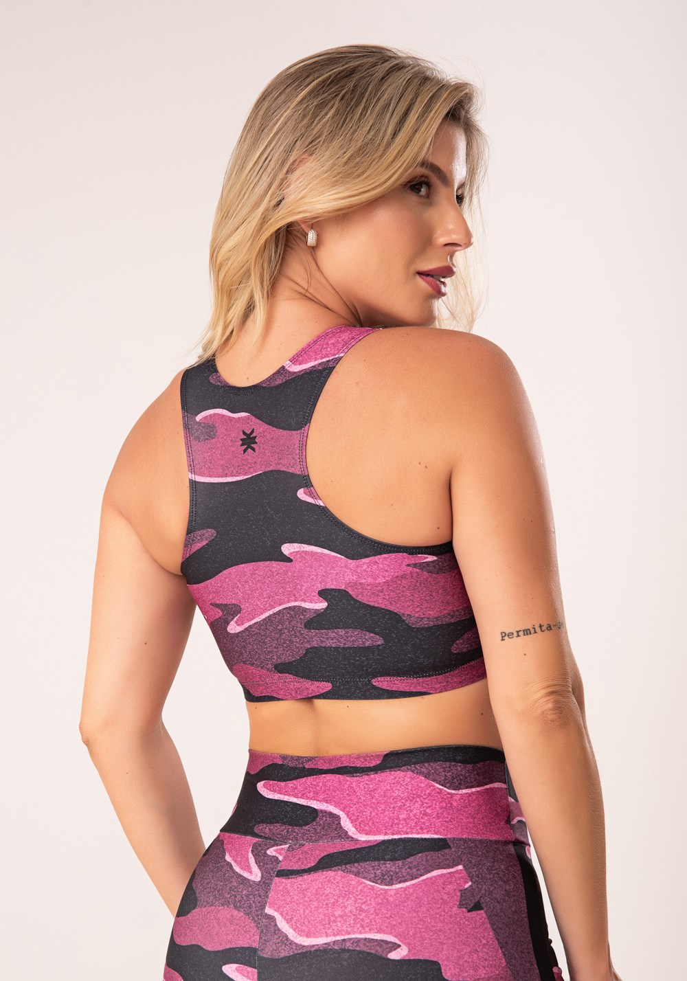 Top fitness feminino nadador estampado camuflado rosa e preto printed