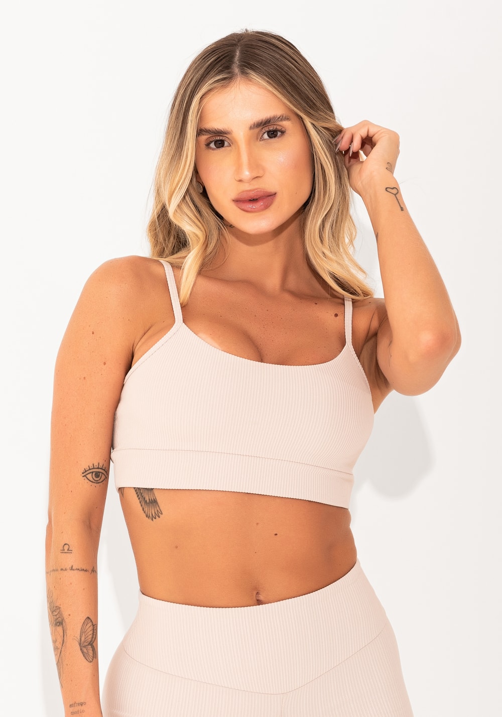 Top fitness feminino off white com bojo canelado elegance