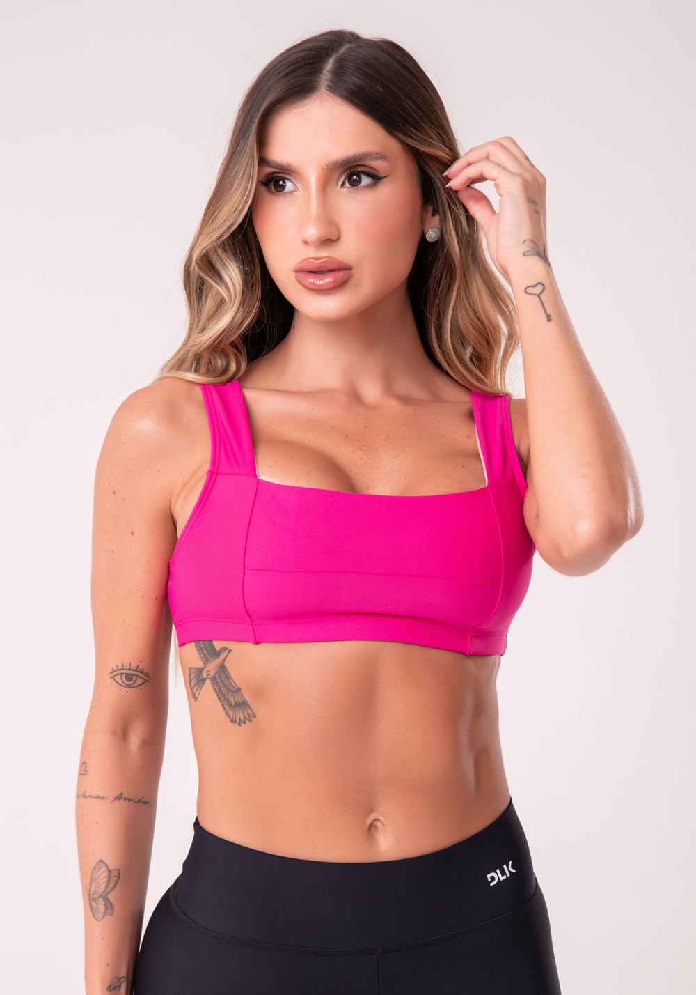 Top fitness feminino pink com decote reto e recortes