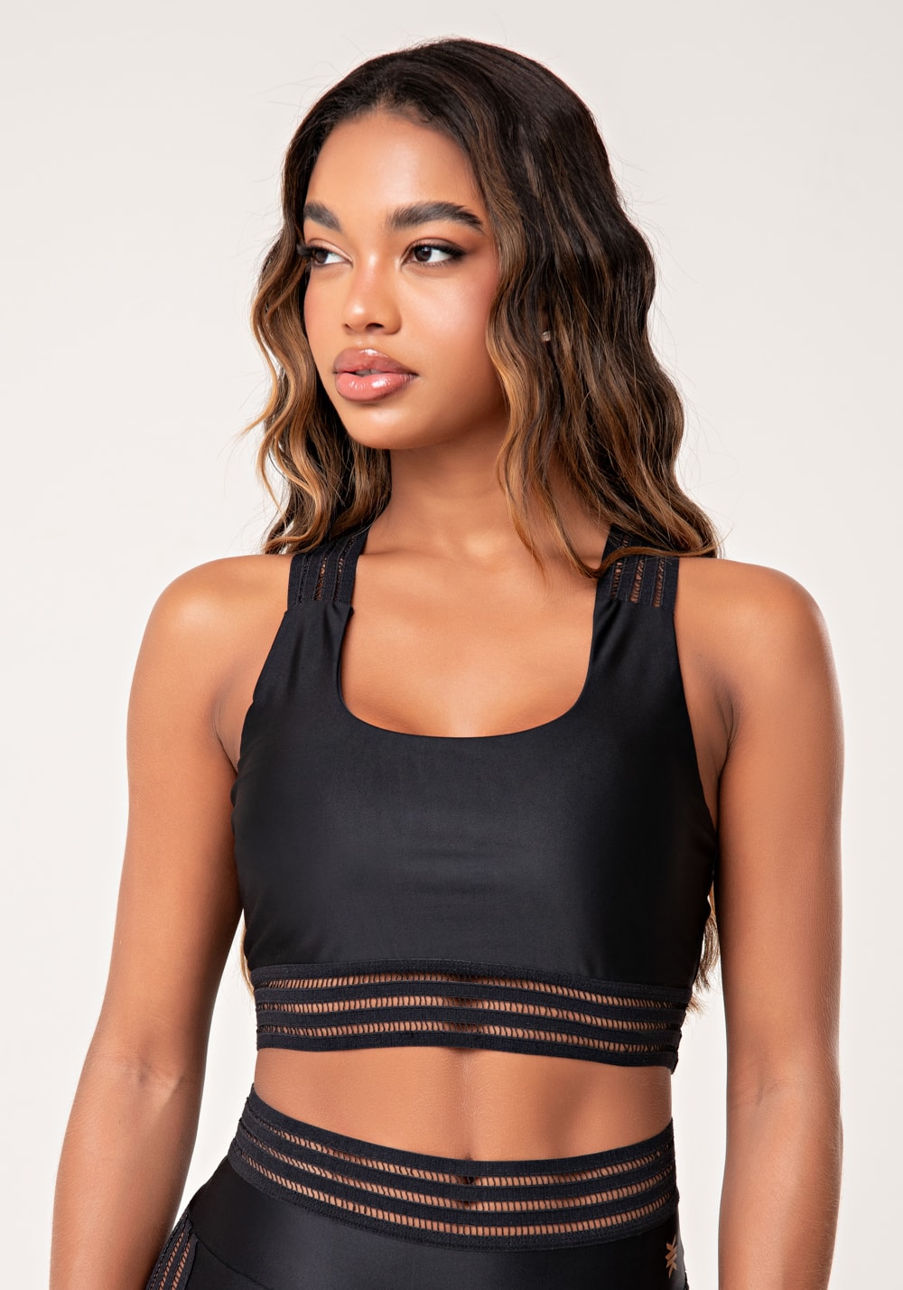 Top fitness feminino preto com alças cruzadas de elástico lush dlk