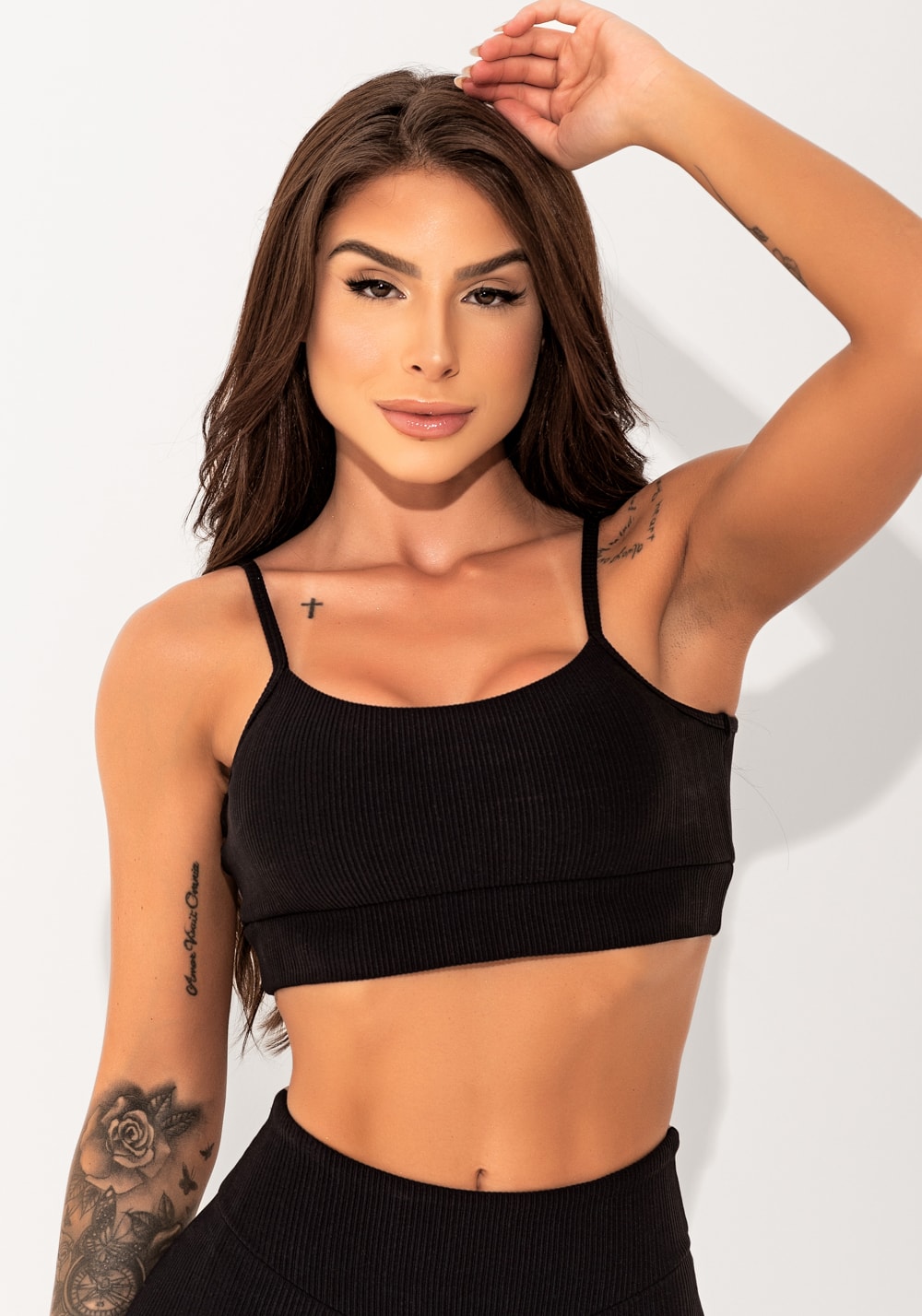 Top fitness feminino preto com bojo canelado elegance