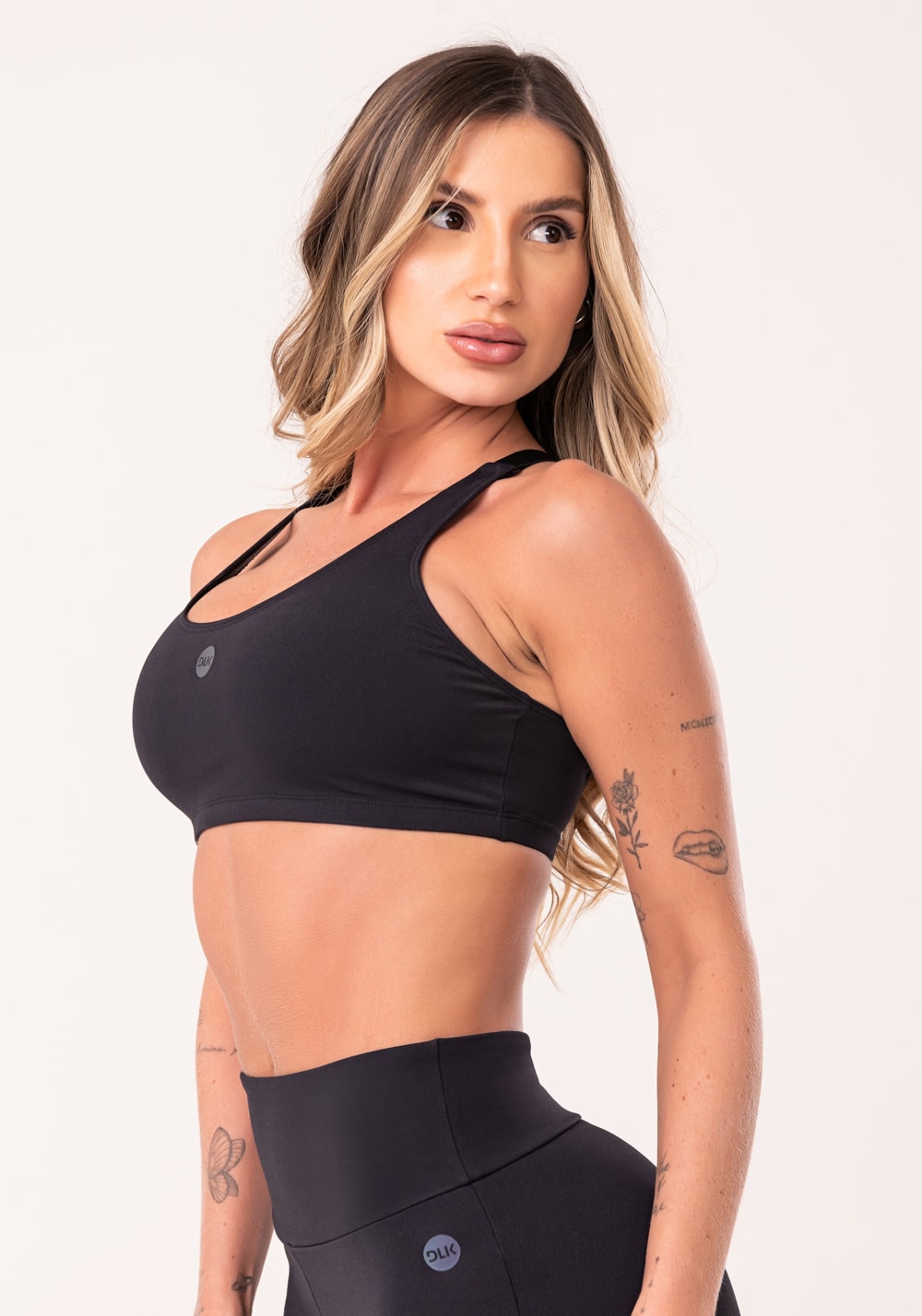 Top fitness feminino preto com bojo e alças reguláveis oasis dlk