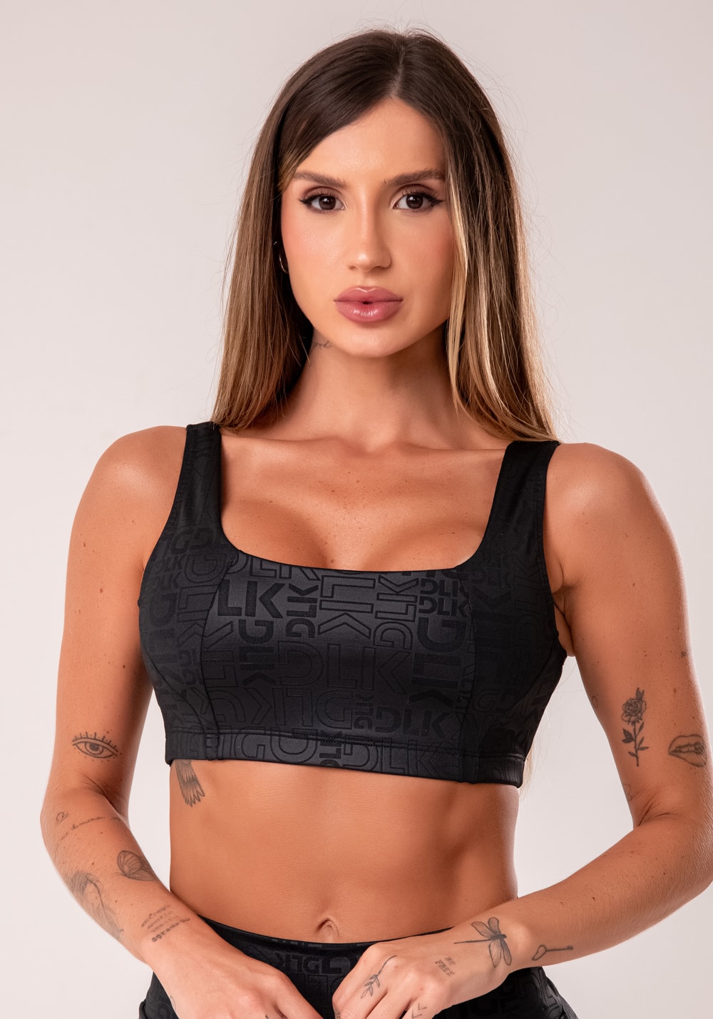 Top fitness feminino preto com decote quadrado logomania reflections