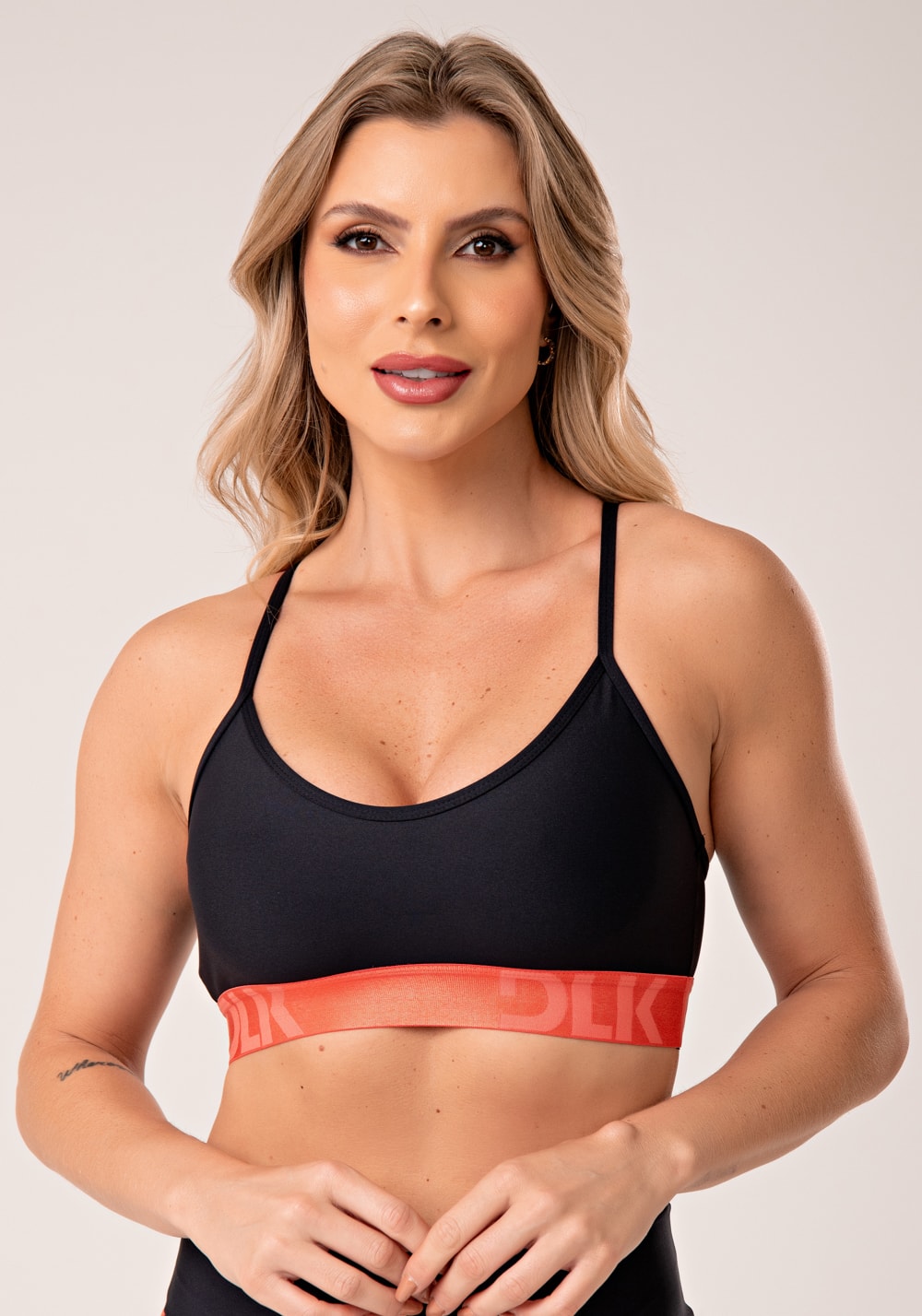 Top fitness feminino preto com elástico coral energy