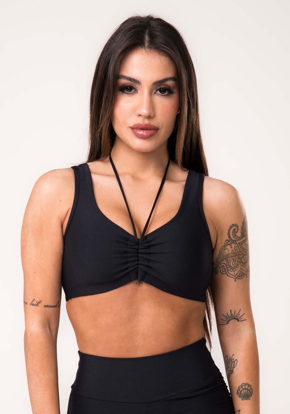 Top fitness feminino preto com franzido e amarração aura dlk