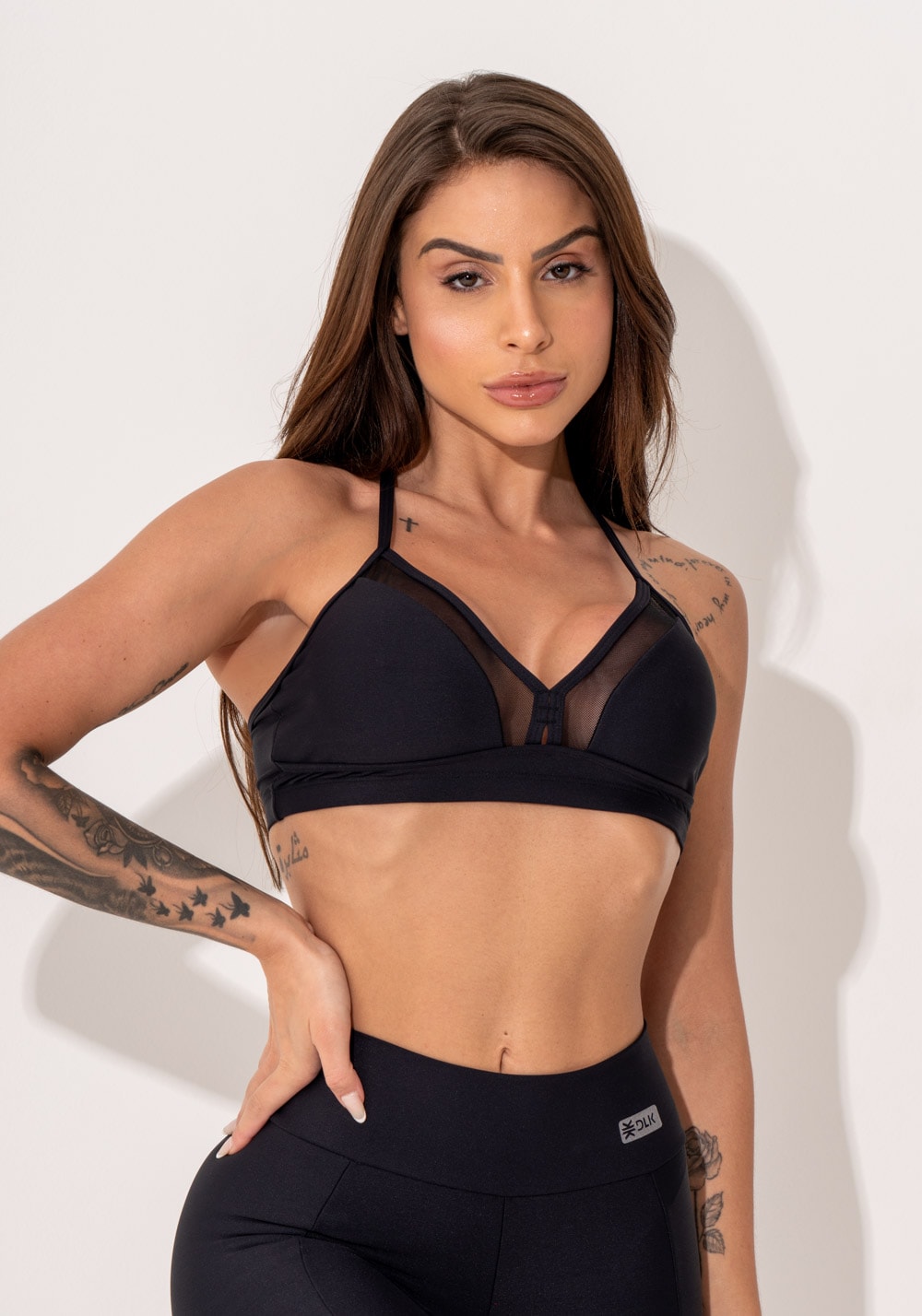 Top fitness feminino preto de alcinha com detalhe em tule intense